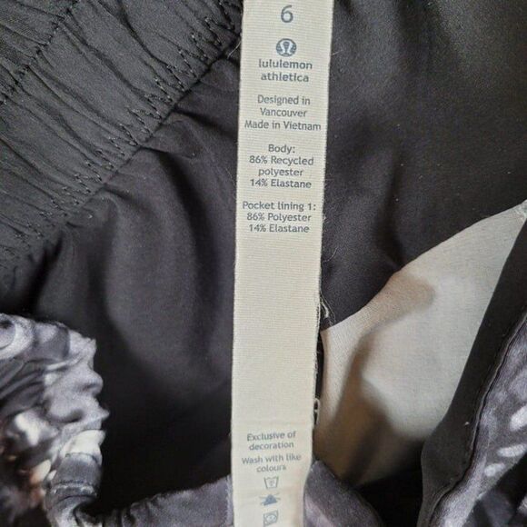 Lululemon Size 6 Spring Break Away Short II Dusk Dye White Black - Picture 9 of 9